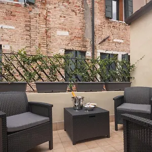 Apartment Sant'aponal Cozy With Balcony R&r, Venice