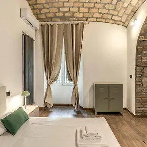 adorable-nest-near-piazza-del-popolo.it-romehotels.com/